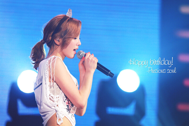 120115 Girls' Generation Taeyeon at 2011 Girls' Generation Tour in Hong Kong documents 10