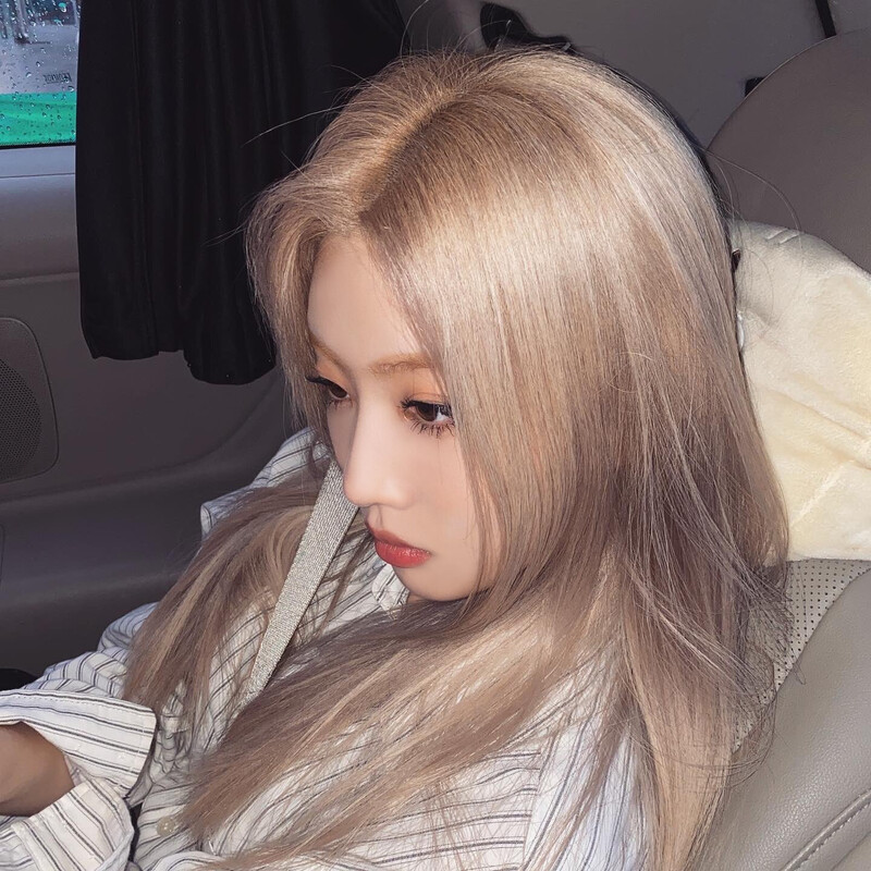 210912 LOONA Twitter Update - Kim Lip documents 2