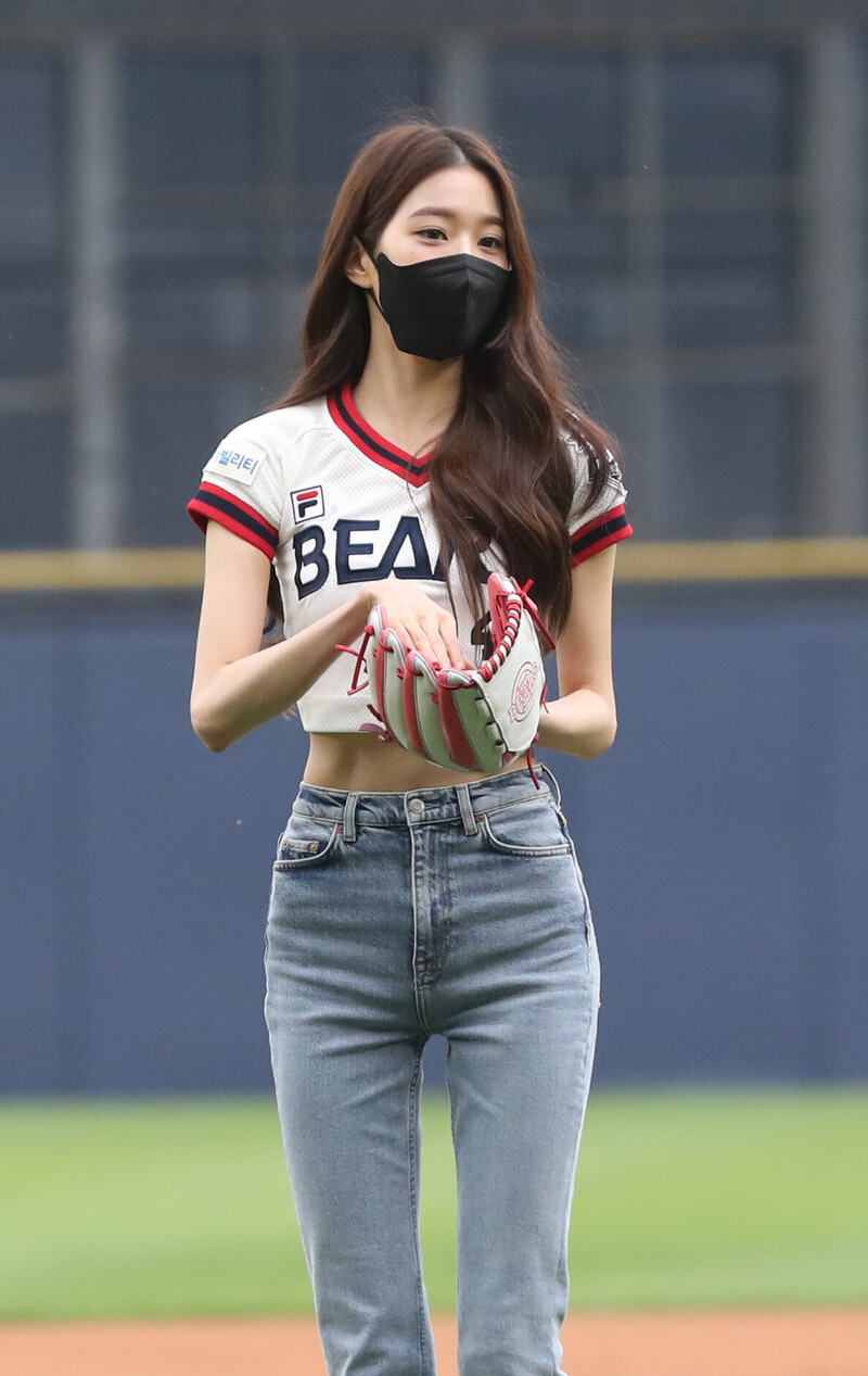 220619 IVE Wonyoung - Doosan Bears First Pitch