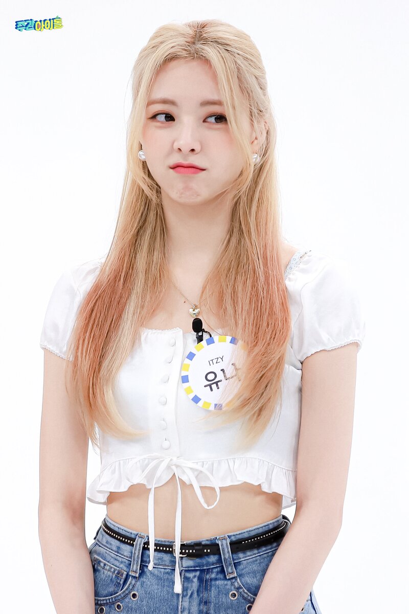 220720 MBC Naver - ITZY at Weekly Idol documents 16