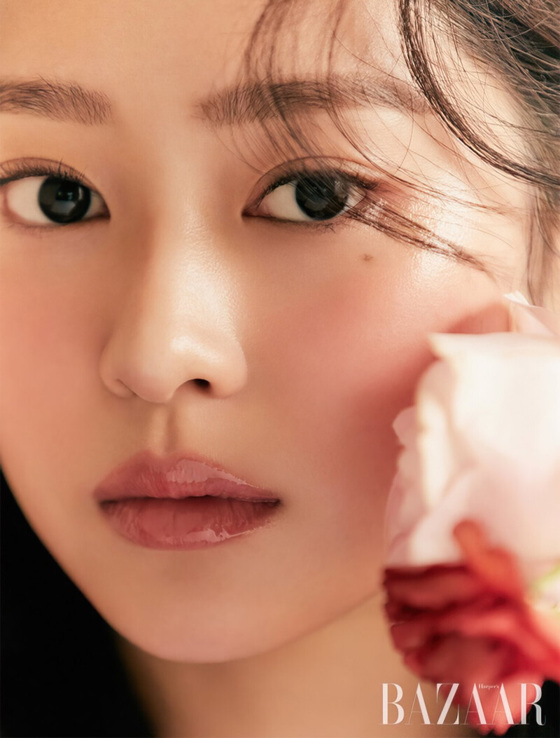 Kim Minju for Harper's Bazaar Magazine May 2021 Issue documents 3