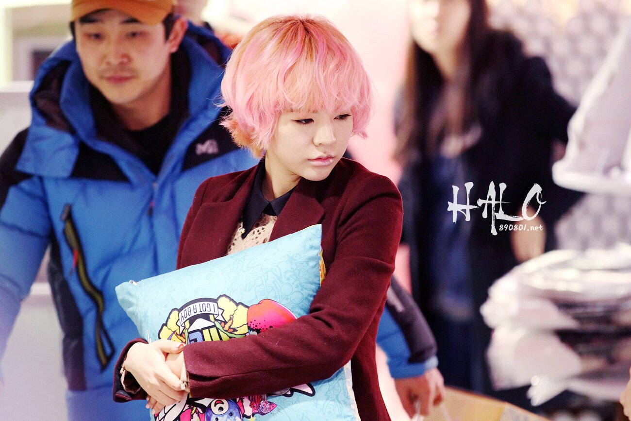 130102 Girls' Generation Sunny at SM Pop-up store | kpopping