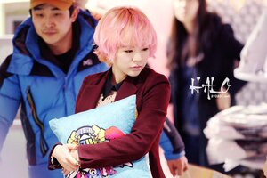 130102 Girls' Generation Sunny at SM Pop-up store