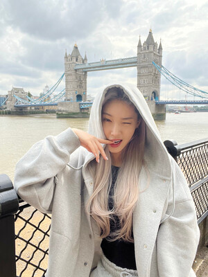 220817 Chungha Twitter Update in London