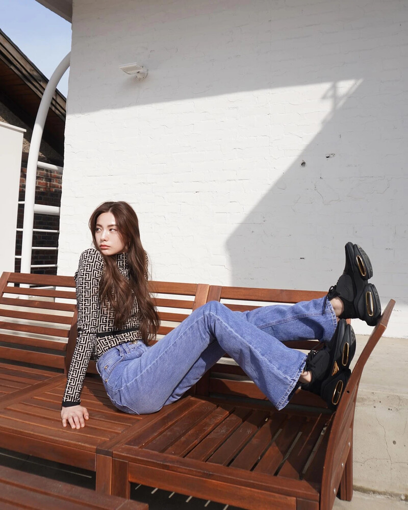 210423 Nana Instagram update documents 5