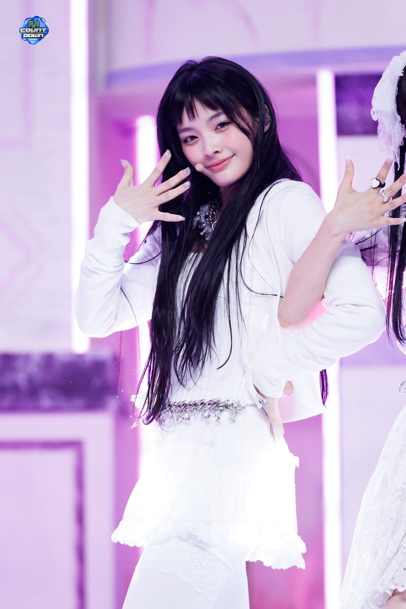 240328 ILLIT Iroha - 'Magnetic' and 'My World' at M Countdown documents 4