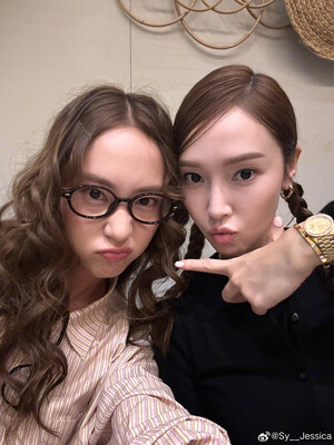 241028 Jessica Jung Weibo Update with Krystal Jung