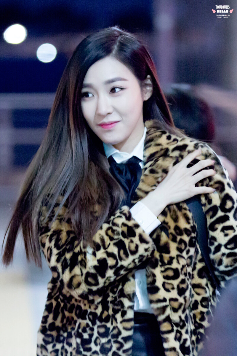 151206 SNSD Tiffany at Incheon Airport documents 5