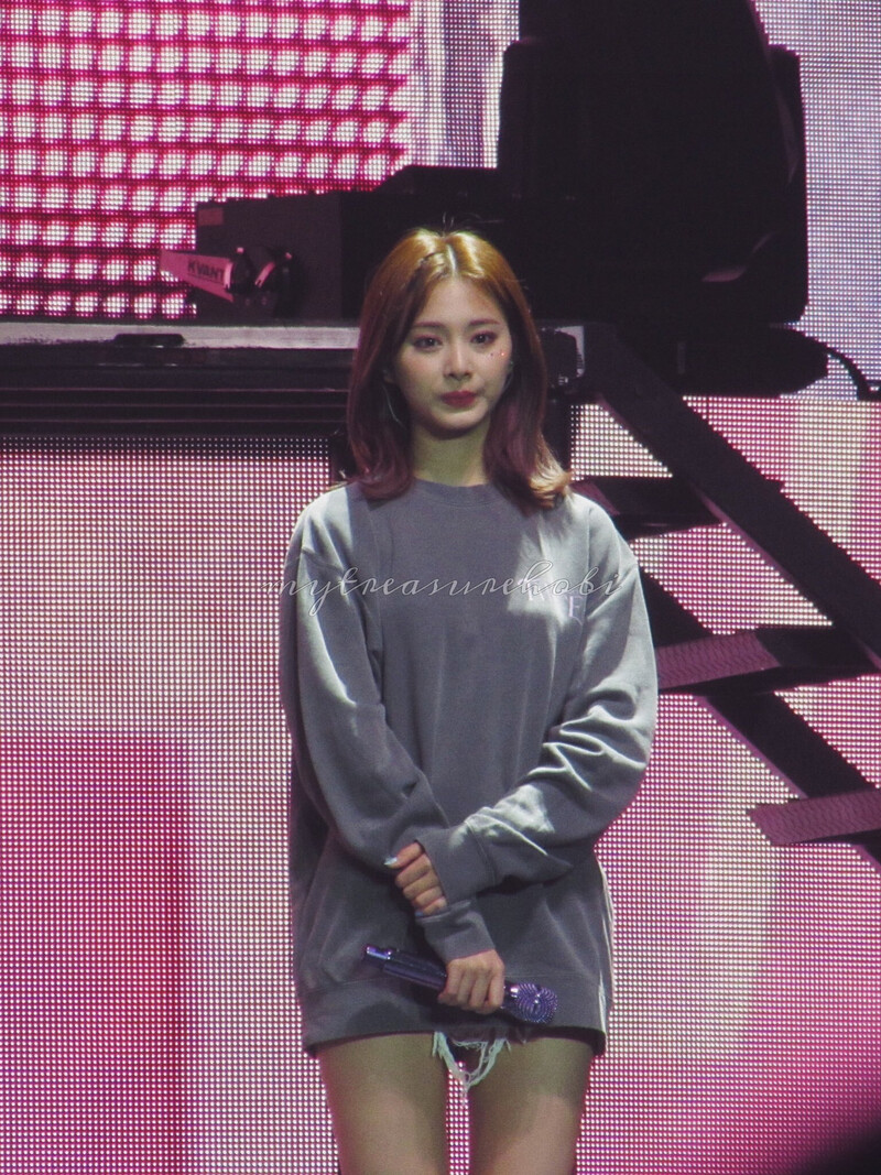 220215 TWICE Tzuyu - 4th World Tour 'III' in Inglewood Day 1 documents 1