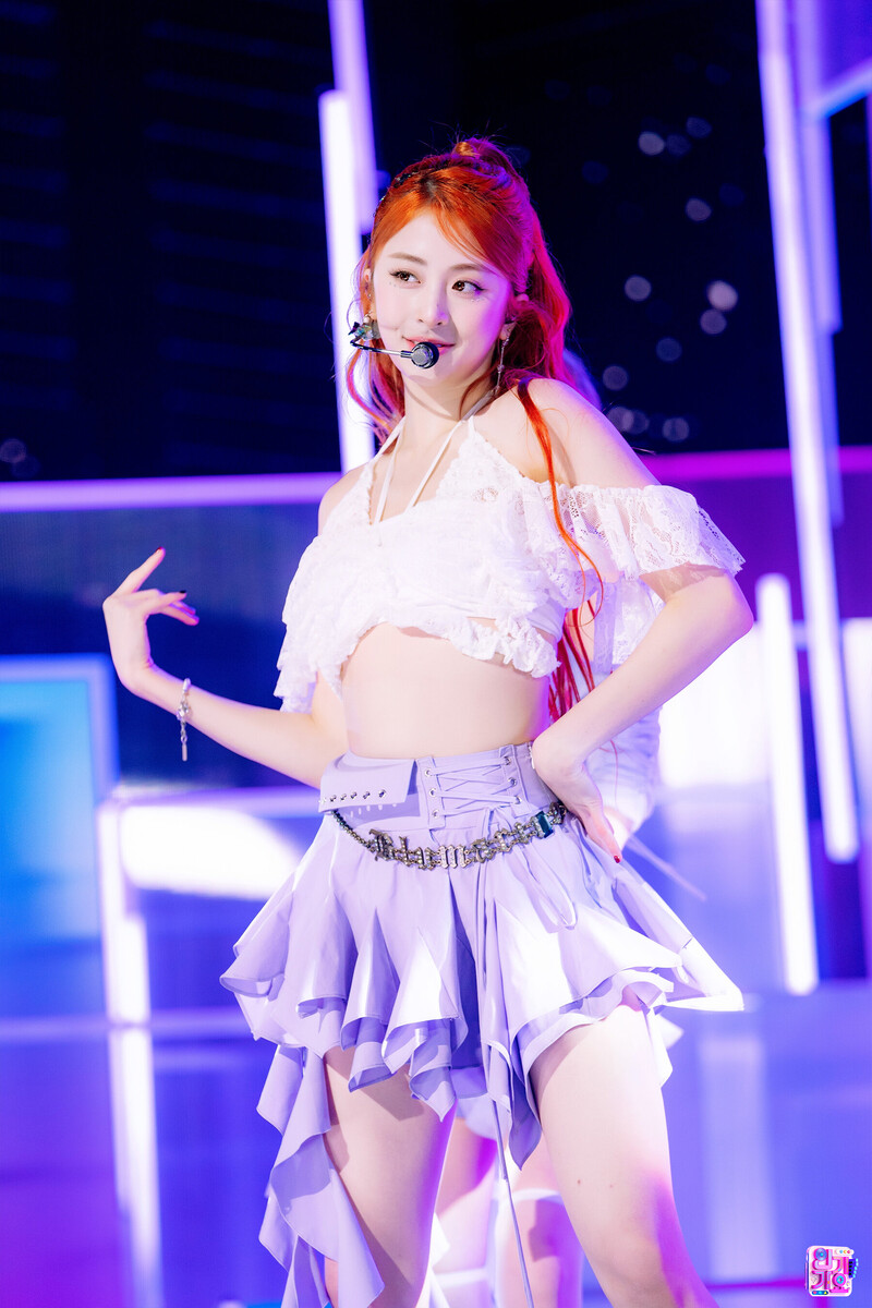 231029 LE SSERAFIM Huh Yunjin - 'Perfect Nignt' at SBS Inkigayo documents 2