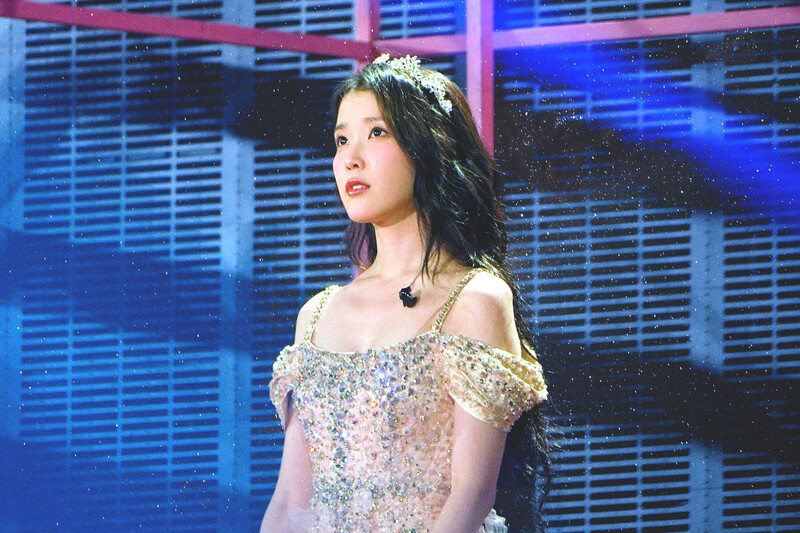 240921 IU - HEREH World Tour Concert Encore: The Winning in Seoul Day 1 documents 13