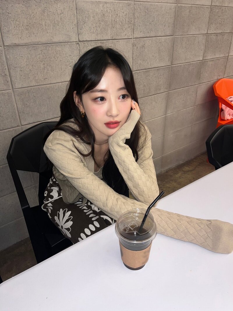 220124 LOONA Twitter Update - Yves documents 3