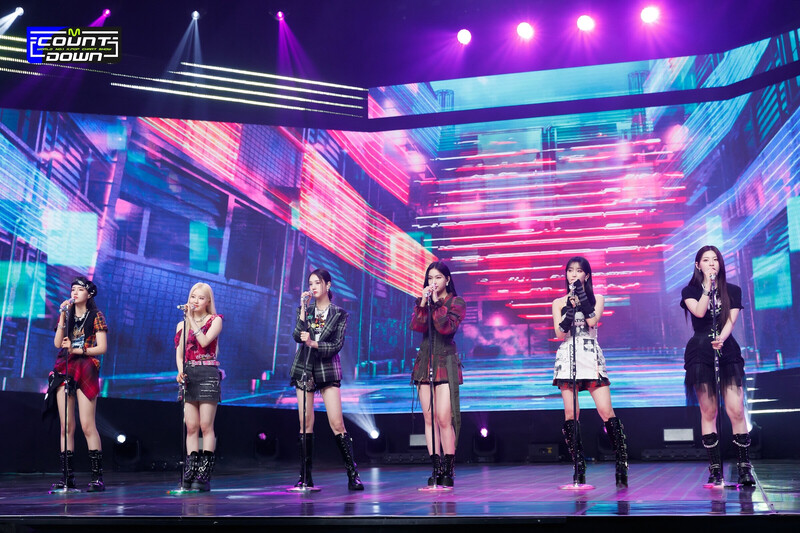 220224 STAYC - 'BUTTERFLY' + 'YOUNG LUV' at M Countdown documents 5