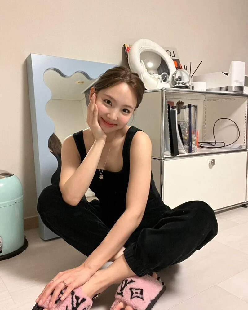 220210 TWICE Instagram Update - Nayeon documents 5