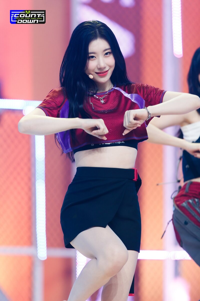 220721 ITZY Chaeryeong - 'SNEAKERS' at M Countdown documents 8