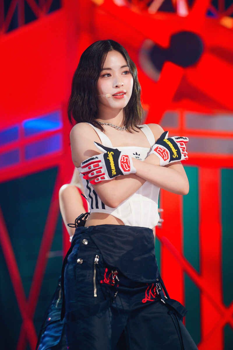 230806 ITZY Ryujin - ‘CAKE’ at Inkigayo documents 10