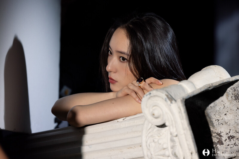 230811 - KRYSTAL for W Korea - Behind The Scenes documents 7