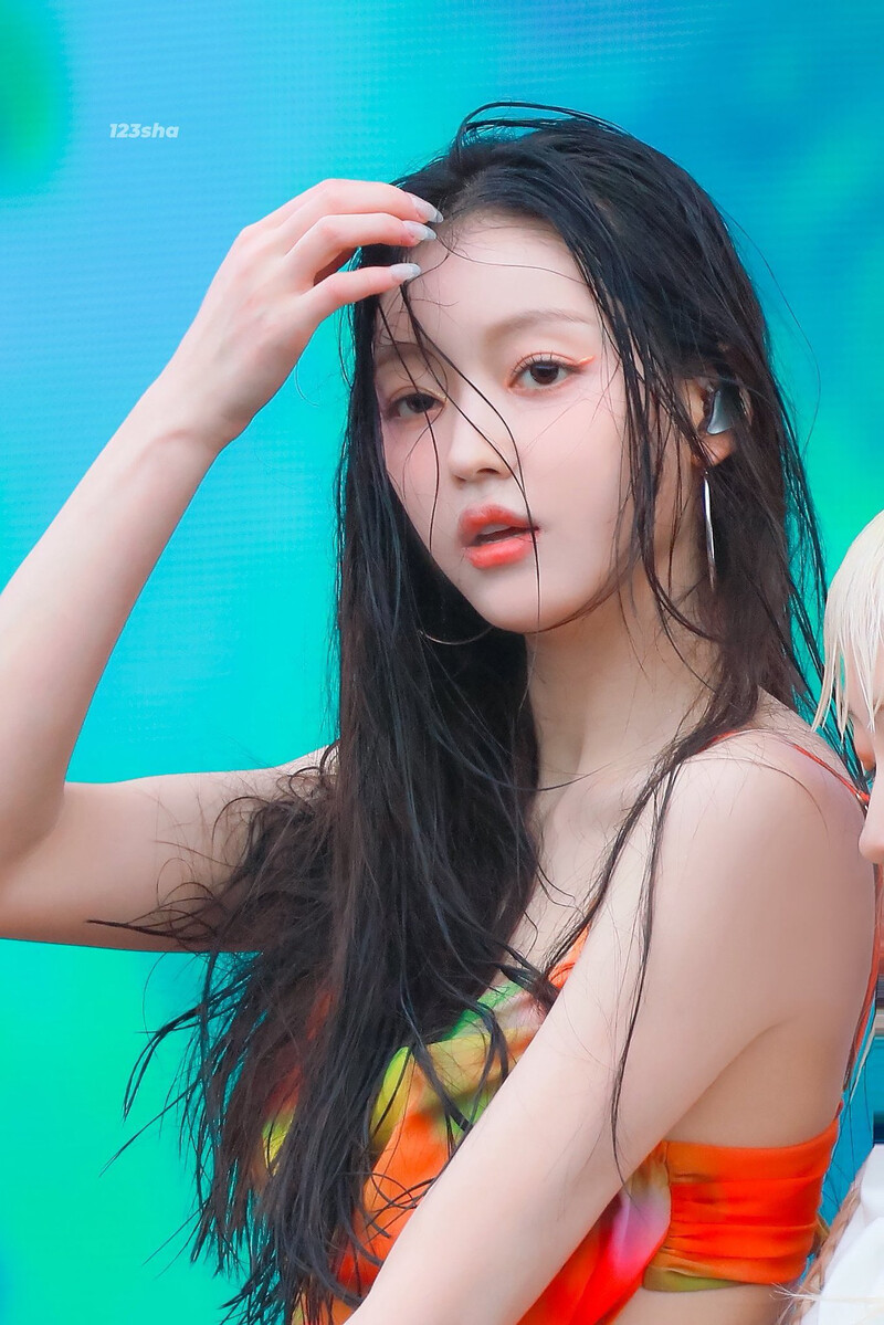 240707 OH MY GIRL YooA - Waterbomb in Seoul Day 3 documents 2