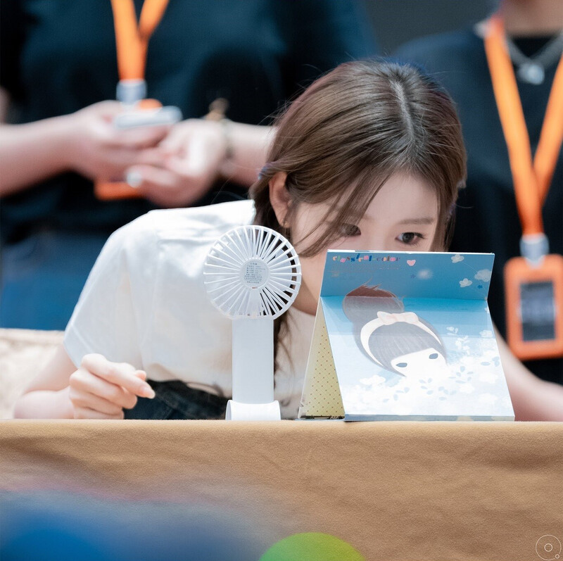 240804 WOOYEON of WOOAH at Fansign event & Commute documents 9