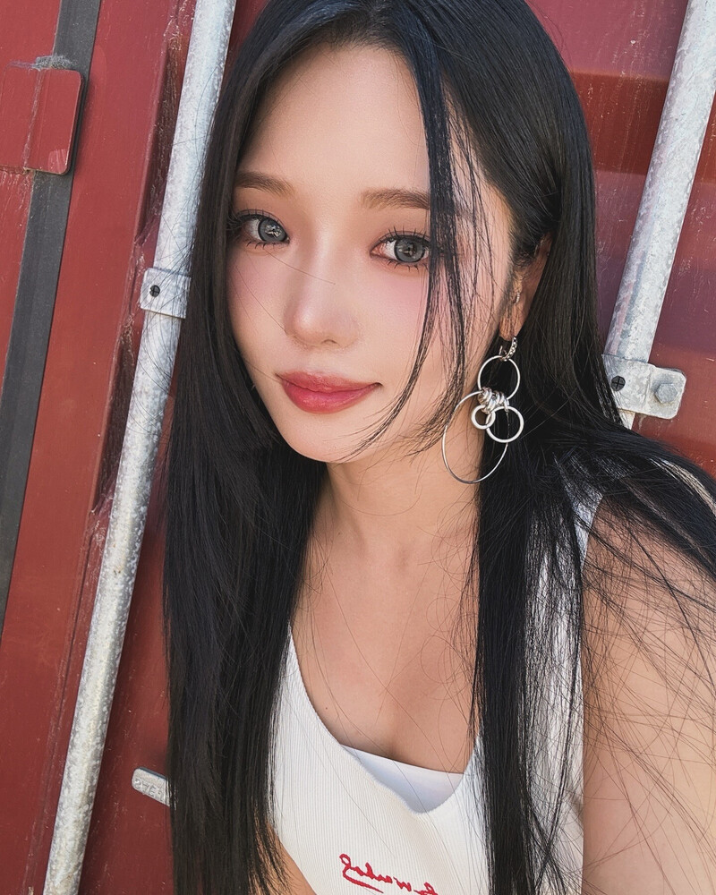 240812 fromis_9's Jisun Instagram Update documents 5