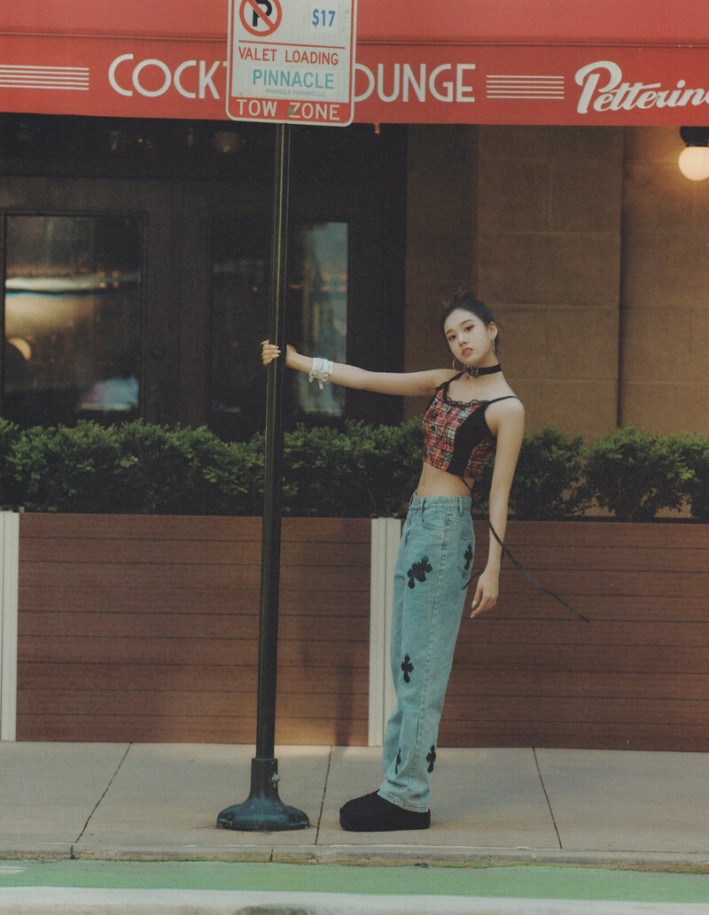 STAYC - 1st Photobook 'STAY IN CHICAGO' [SCANS] documents 28