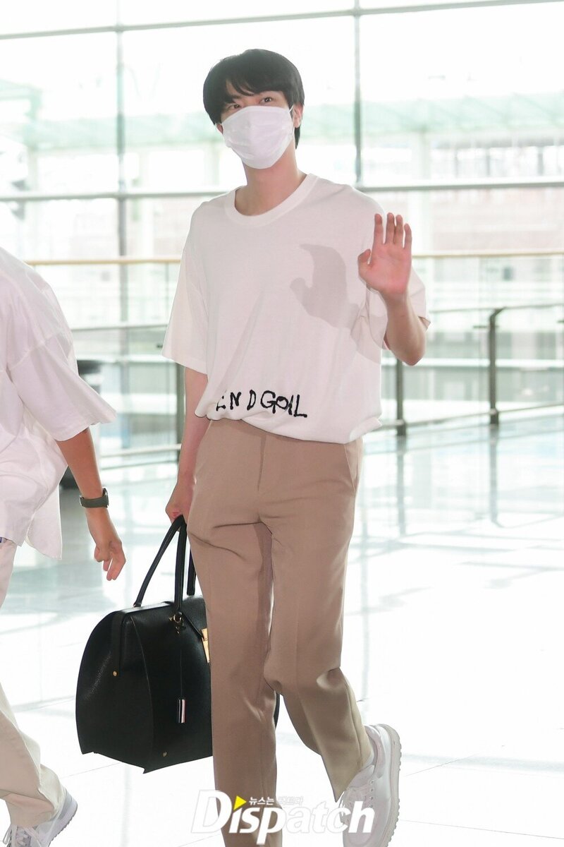 220529 BTS Jin at Incheon International Airport Departing for the United States to Attend the White House Invitation documents 1