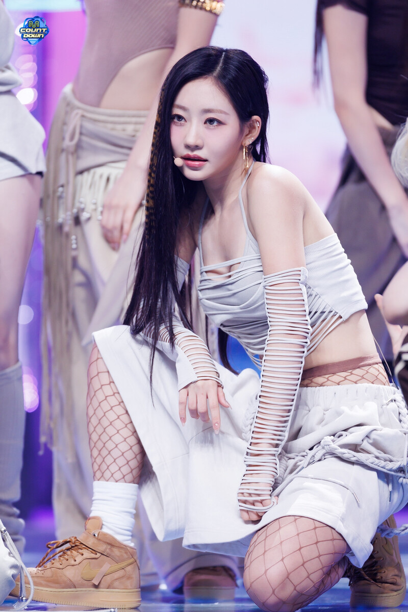 241017 KISS OF LIFE Julie - Get Loud at M Countdown documents 2