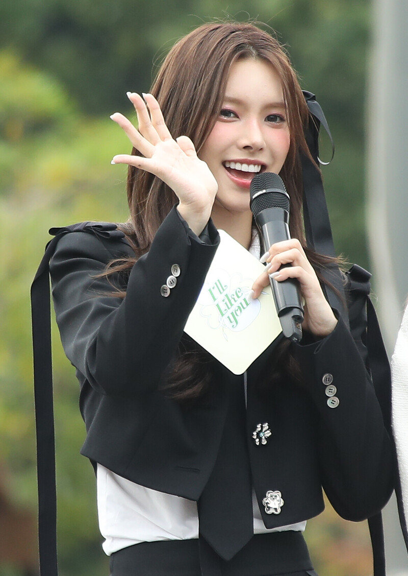 241101 ILLIT Yunah at Music Bank Fanmeeting documents 1