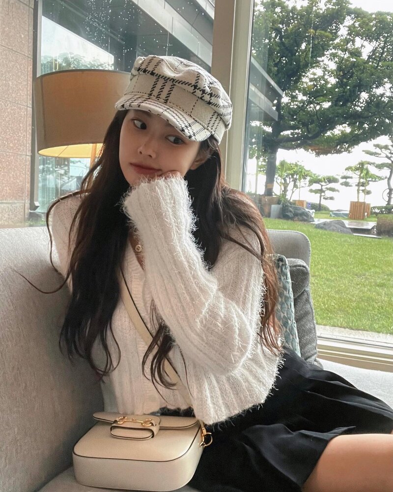 210921 Kang Hyewon Instagram Update documents 2