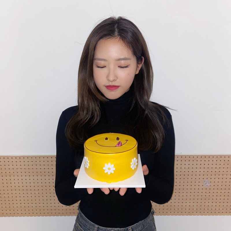 211113 LOONA Vlive Update - Happy Birthday Olivia Hye documents 2