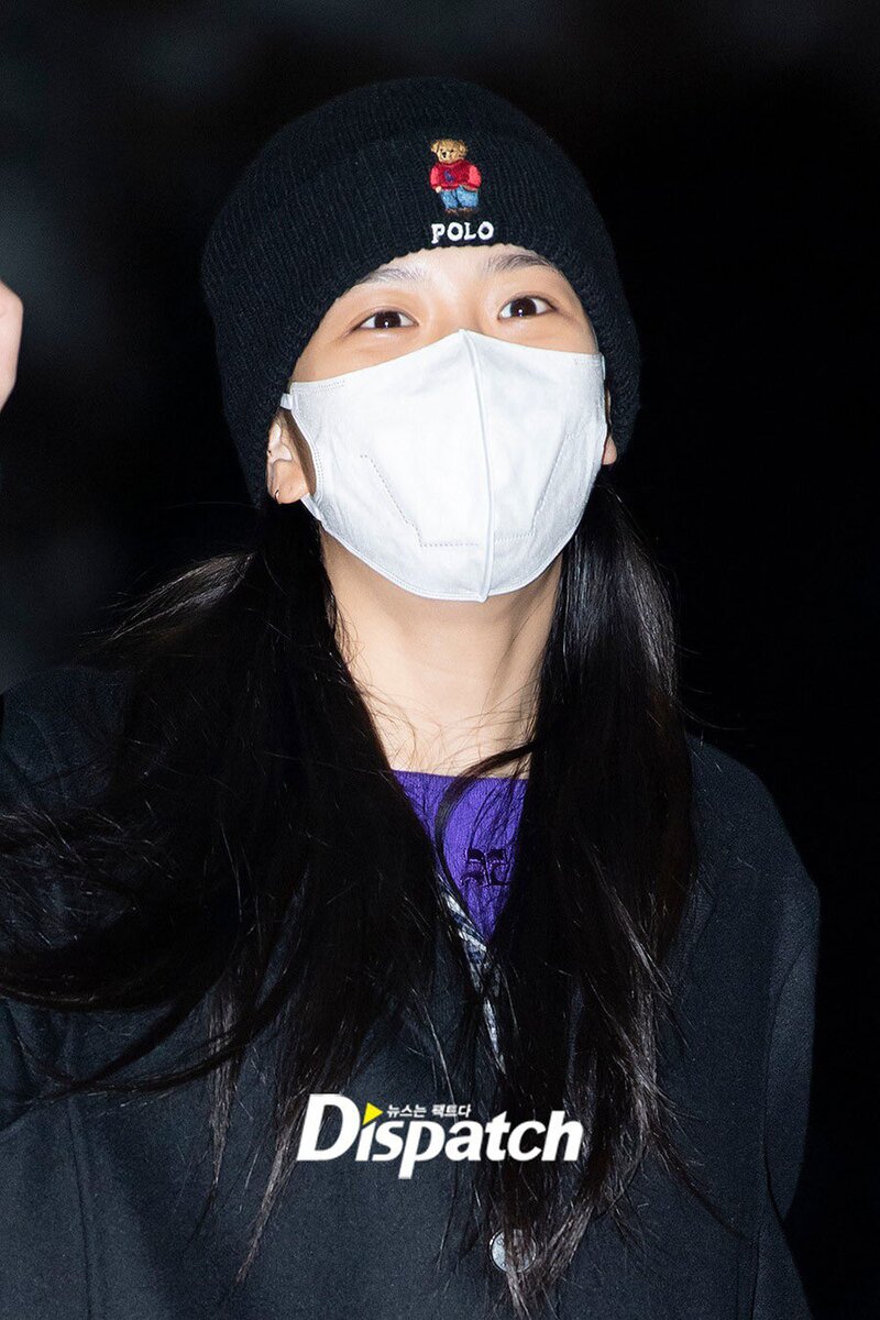 230109 JISOO at the Seoul Gimpo Business Aviation Center Airport documents 3