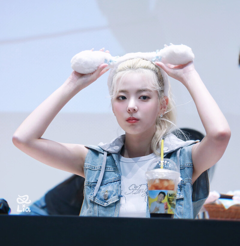 230826 ITZY Lia - Soundwave Fansign documents 4