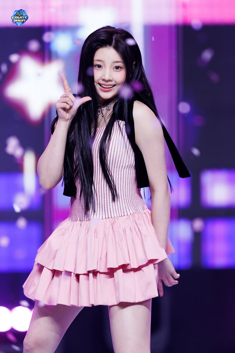 240404 ILLIT Wonhee - 'Magnetic' at M COUNTDOWN documents 1