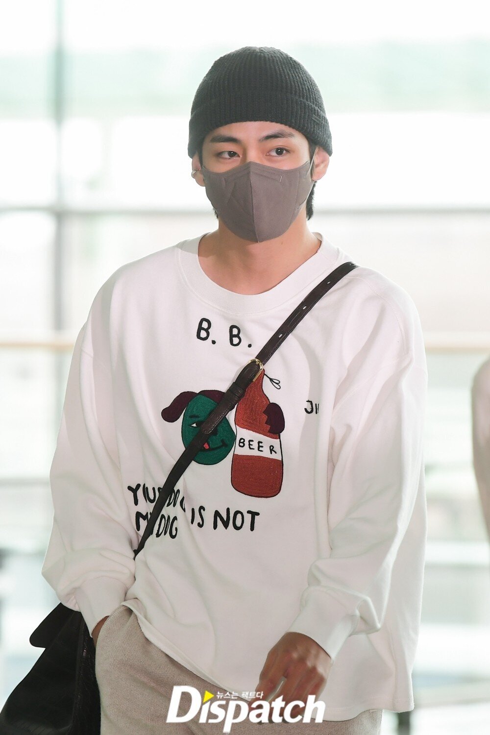5 Proofs of BTS V: The FASHION ICON Diplomat at 2021 UNGA Airport Departure  - KpopPost