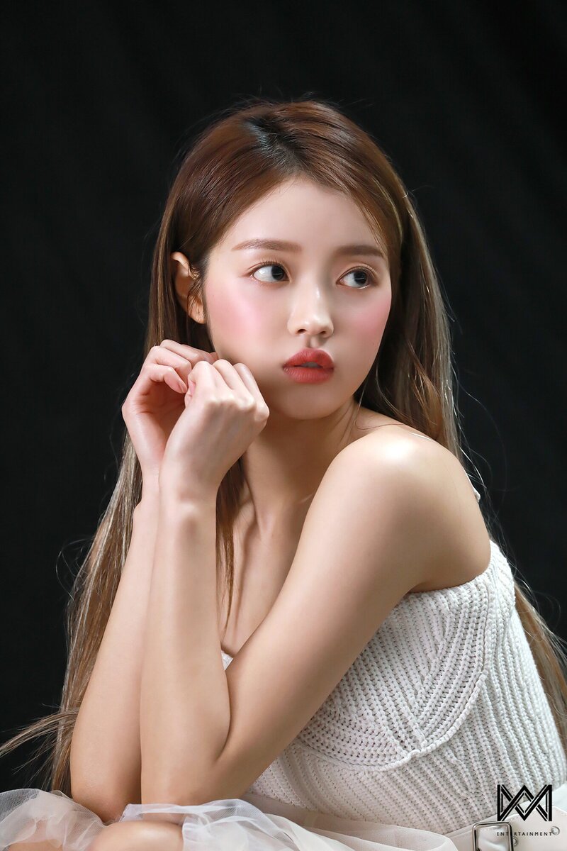 210526 WM Naver Post - OH MY GIRL's Yooa Dazed Magazine Photoshoot Behind documents 16