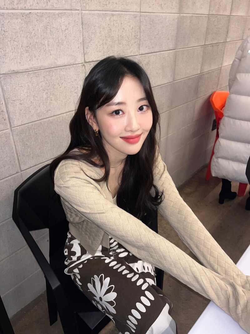 220124 LOONA Twitter Update - Yves documents 7