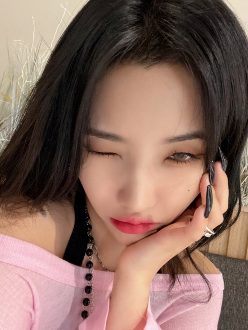 220330 (G)I-DLE Twitter Update - Soyeon documents 2