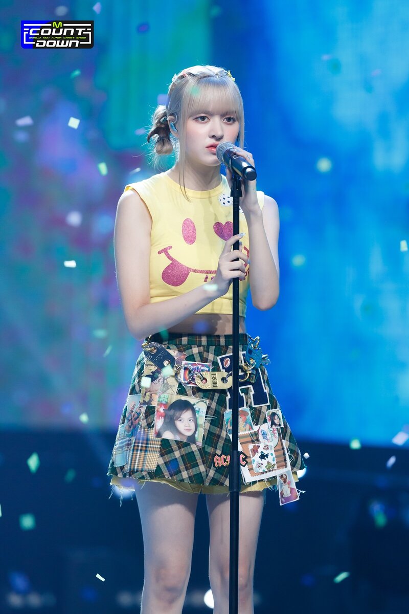 220922 NMIXX Lily - 'DICE' & 'COOL (Your rainbow)' at M COUNTDOWN documents 15