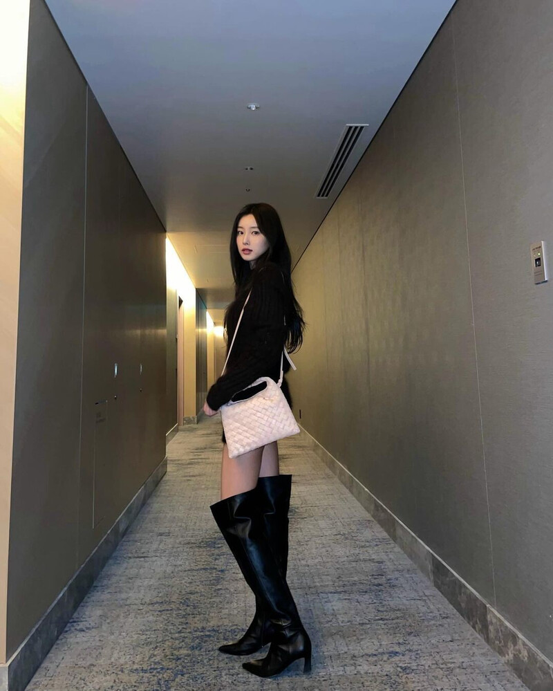 240227 Kang Hyewon Instagram Update documents 2