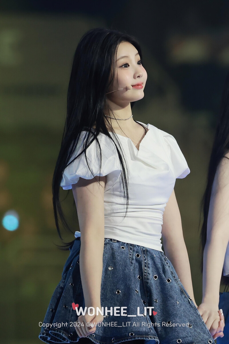 240602 ILLIT Wonhee at K-Wave Concert Inkigayo documents 21