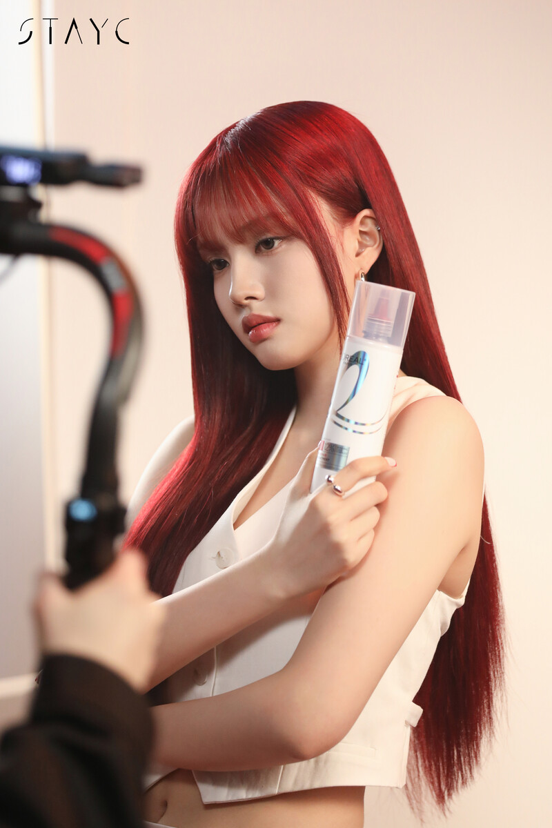 240819 STAYC Weverse Update - STAYC Yoon ĽORÉAL PARiS Behind Photos documents 7