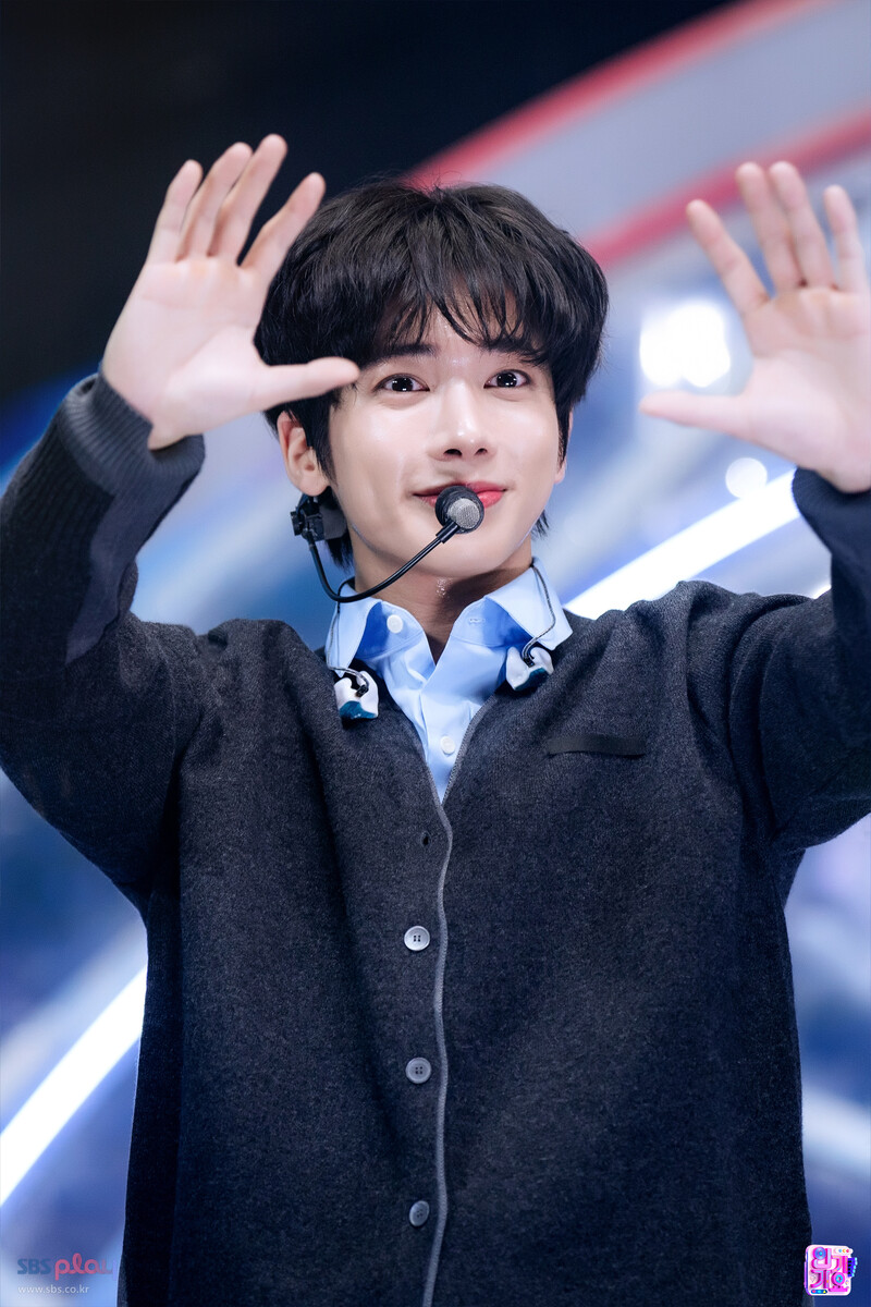 241110 TXT Taehyun - 'Over the Moon' at Inkigayo documents 1