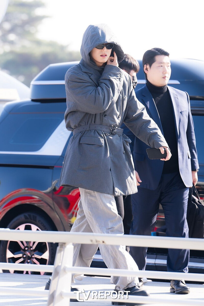 241211 Seventeen Mingyu at Incheon international airport documents 5