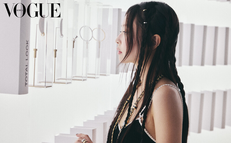 JENNIE x CHANEL Coco Crush for Vogue Korea - Coco Crush Pop-up Event Pictorial documents 4