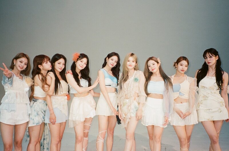 220630 M2 Twitter Update - fromis_9 June Film Camera Photos for 'Stay This Way' documents 2