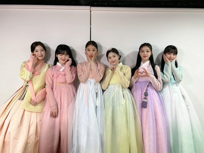 230122 OH MY GIRL Instagram Update documents 2