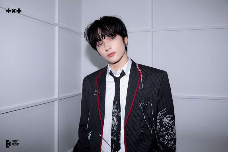 230317 TXT Weverse Update - 'Devil By The Window' Performance Photo Behind documents 6