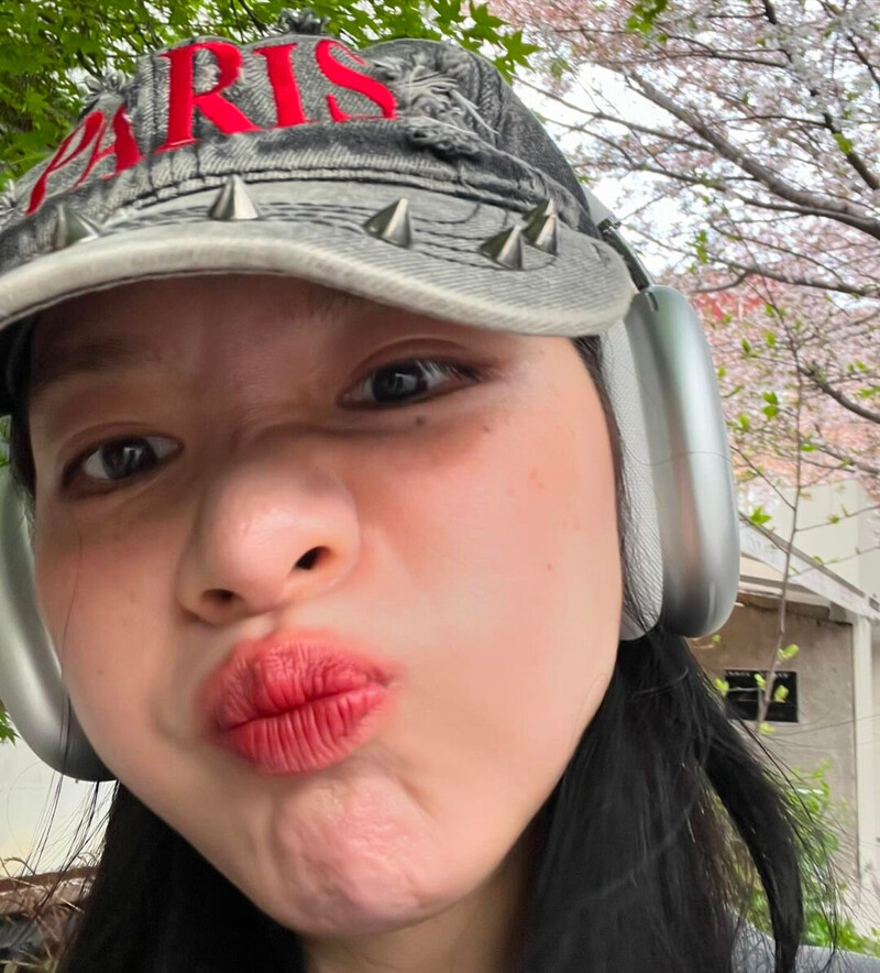 240419 Yiyeon Instagram Update documents 1