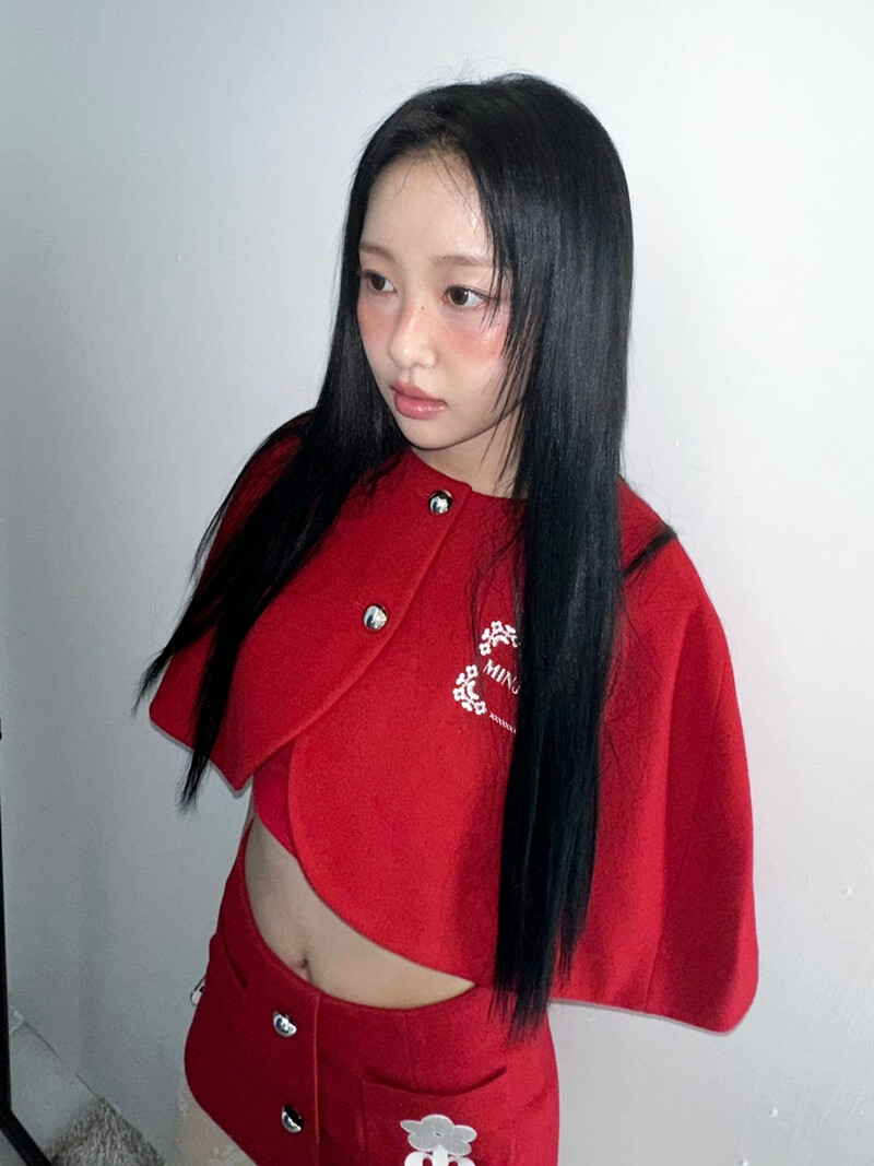 Genie Behind the scenes for YVES - I_Did album photoshoot documents 12