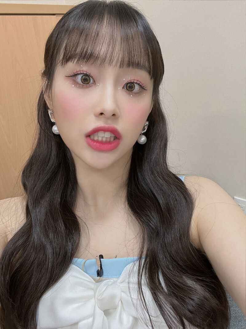 220507 Loona Twitter Update - Chuu documents 5